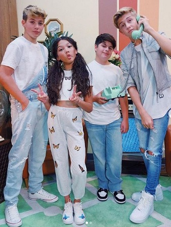 Txunamy Wiki, Height, Age, Boyfriend, Net worth, Family, Biography & More 12 Txunamy with her friends