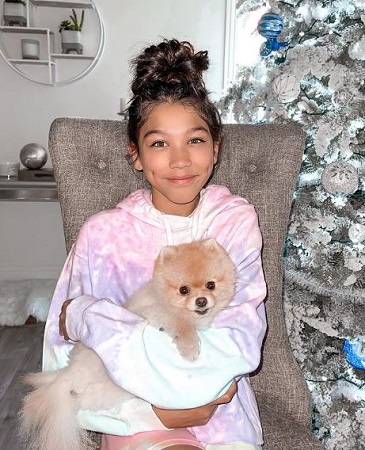 Txunamy Wiki, Height, Age, Boyfriend, Net worth, Family, Biography & More 20 Txunamy with her pet dog Italy