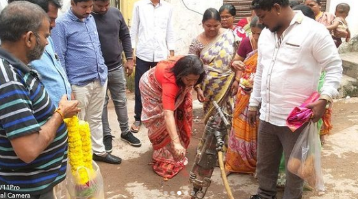 Gadwal Vijayalakshmi: Wiki, Age, Husband, Net worth, Family, Biography & More 11 Working for the development for Banjara Hilla Gadwal Vijayalakshmi