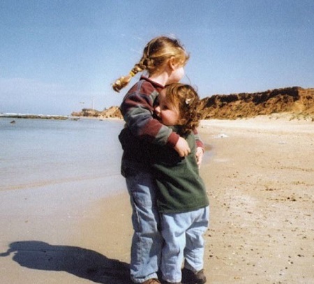 Yael Yurman Wiki, Height, Age, Boyfriend, Net worth, Biography & More 6 Yael Yurman's childhood picture with her brother