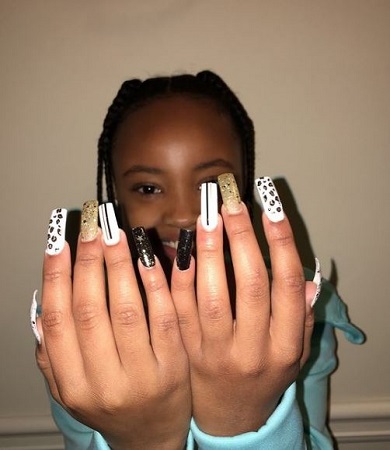 Akiley Love Wiki, Height, Age, Family, Movies, Biography & More 25 Akiley Love loves nail art