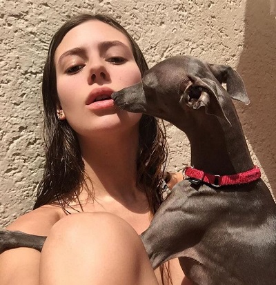 Alejandra Guilmant Wiki, Height, Age, Boyfriend, Family, Biography & More 24 Alejandra Guilmant pet