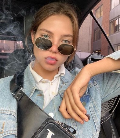 Alesya Kafelnikova likes smoking