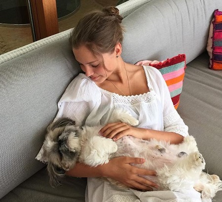 Alesya Kafelnikova with her pet dog