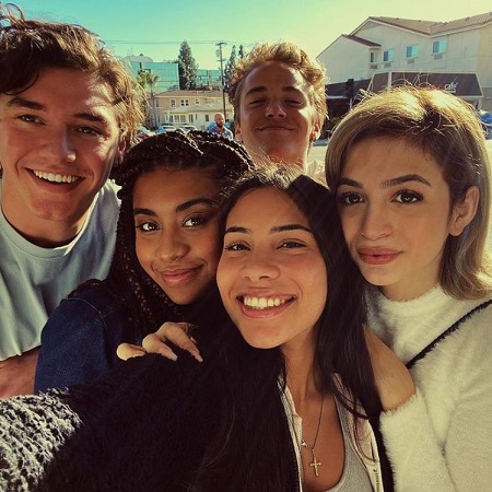 Alycia Pascual-Pena Wiki, Height, Age, Boyfriend, Family, Biography & More 16 Alycia Pascual-Pena clicked a selfie with the cast of Saved by the Bell
