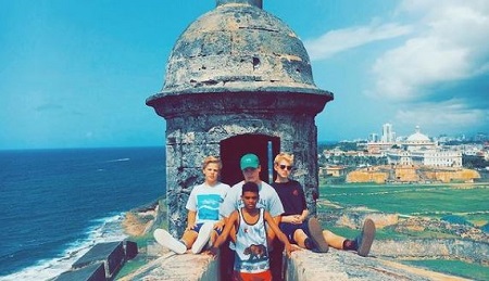 Jack Wright Wiki, Height, Age, Girlfriend, Family, Biography & More 7 An old photo of Jack Wright with his friends