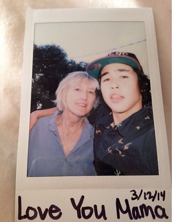 Nico Hiraga Wiki, Height, Age, Girlfriend, Family, Biography & More 3 An old photo of Nico Hiraga with his mother