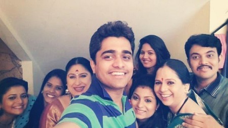 Sangram Samel: Biography, Age, Wife, Caste, Net worth, Family, Wiki & More 7 An old photo of Sangram Samel with his family