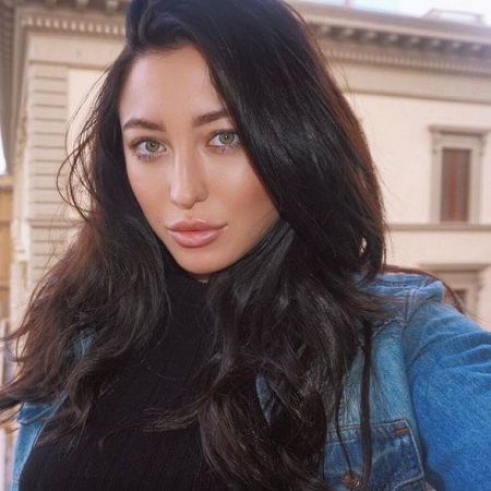 Stefanie Gurzanski Wiki, Age, Height, Boyfriend, Family, Ethnicity, Biography & More 3 An old photo of Stefanie Gurzanski