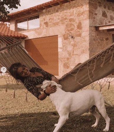 Angie Costa Wiki, Height, Age, Husband, Family, Biography & More 14 Angie Costa with her dog 'Alpha'.