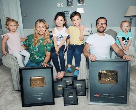 Anna Saccone Joly - Wiki, Age, Husband, Net worth, Family, Bio & More 24 Anna Saccone Joly has been on Youtube since long