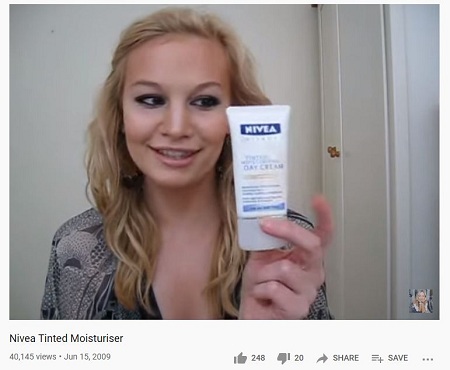 Anna Saccone Joly - Wiki, Age, Husband, Net worth, Family, Bio & More 17 Anna Saccone Joly used to review products