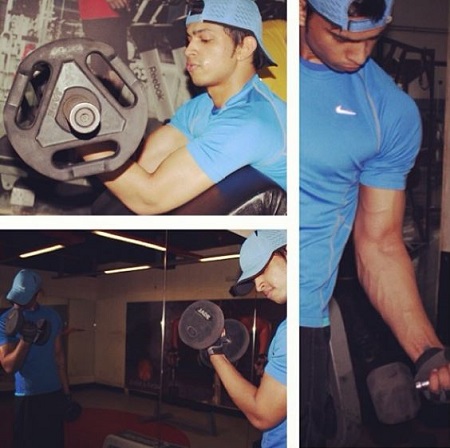Anshul Garg Wiki, Age, Wife, Net worth, Family, Biography & More 12 Anshul Garg at gym
