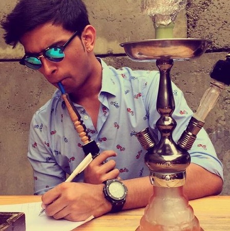 Anshul Garg Wiki, Age, Wife, Net worth, Family, Biography & More 14 Anshul Garg loves hookah