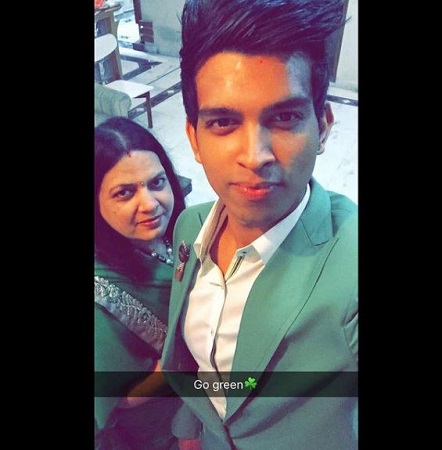 Anshul Garg Wiki, Age, Wife, Net worth, Family, Biography & More 4 Anshul Garg with her mother