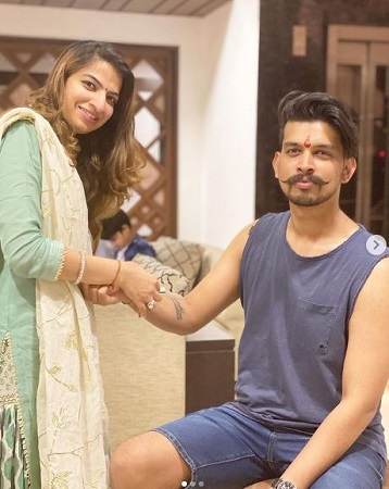 Anshul Garg Wiki, Age, Wife, Net worth, Family, Biography & More 7 Anshul Garg with his sister Neha