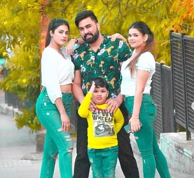 Armaan Malik (Tiktok Star) Wiki, Age, Wife, Family, Height, Biography & More 10 Armaan Malik makes video with his family