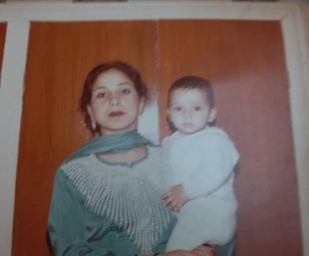 Arslan Goni - Bio, Height, Age, Girlfriend, Family, Wiki & More 11 Arslan Goni clicked with his mom as a baby