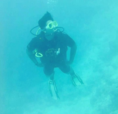 Arslan Goni - Bio, Height, Age, Girlfriend, Family, Wiki & More 24 Arslan Goni snapped while scuba diving in 2013
