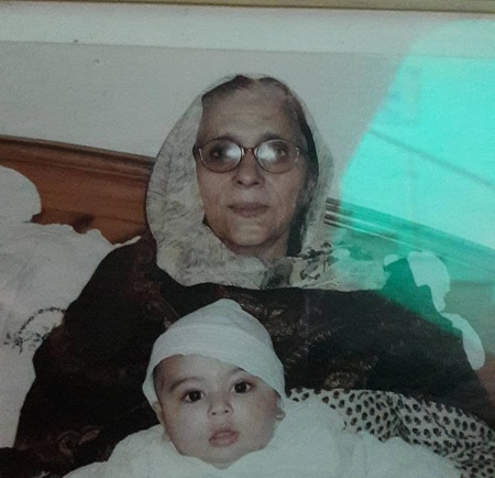 Arslan Goni - Bio, Height, Age, Girlfriend, Family, Wiki & More 5 Arslan Goni with his Grandma in his childhood