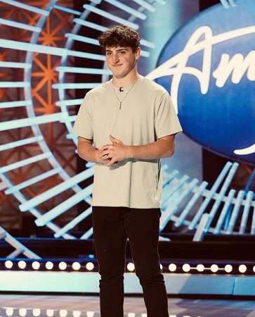 Benson Boone Wiki, Height, Age, Girlfriend, Family, Biography & More 13 Benson Boone on the stage of American Idol