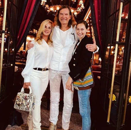 Bill Hutchinson Wiki, Age, Wife, Net worth, Family, Biography & More 7 Bill Hutchinson with his wife Kathleen and daughter Holly Hutchinson