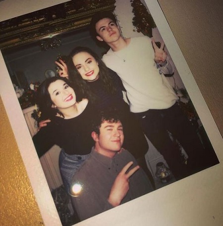 Blake Richardson Wiki, Height, Age, Girlfriend, Family, Biography & More 6 Blake Richardson old photo with his siblings