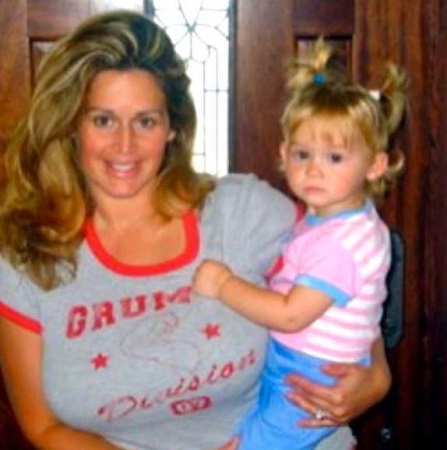 Trinity Morisette Biography, Height, Age, Boyfriend, Family, Wiki & More 3 Chidhood photo of Trinity Morisette with her mother