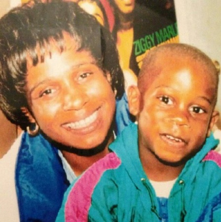 Derrick Jaxn Wiki, Age, Height, Wife, Net worth, Biography & More 2 Childhood photo of Derrick Jaxn with his mother