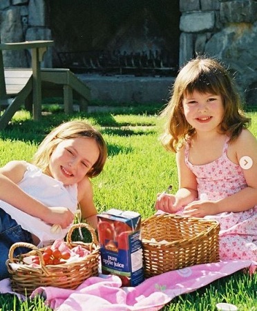 Grace Beedie - Biography, Height, Age, Boyfriend, Family, Wiki & More 3 Childhood photo of Grace Beedie with her sister Paige Beedie