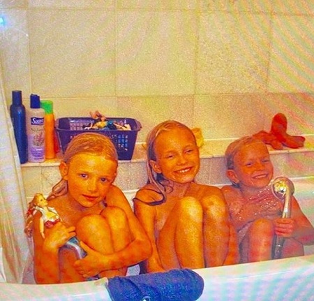 Hadley Robinson Wiki, Height, Age, Boyfriend, Family, Biography & More 3 Childhood photo of Hadley Robinson with her sisters