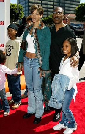 Childhood photo of Zola Ivy Murphy with her parents