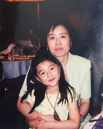 xChocoBars Wiki, Height, Age, Net worth, Boyfriend, Biography & More 3 Childhood photo of xChocoBars with her mother