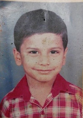 Childhood picture of Mythpat