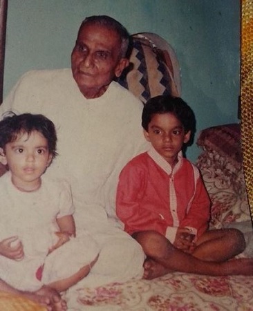 Sneha Paul - Wiki, Height, Age, Boyfriend, Caste, Family, Bio & More 2 Childhood picture of Sneha Paul with her sibling and grandfather