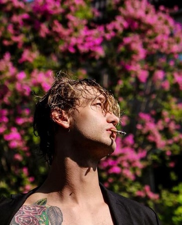Cody Saintgnue loves smoking