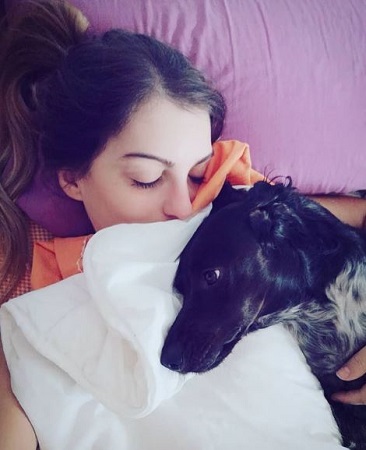 Cristinini (YouTuber) Wiki, Height, Age, Husband, Family, Biography & More 8 Cristinini and her pet