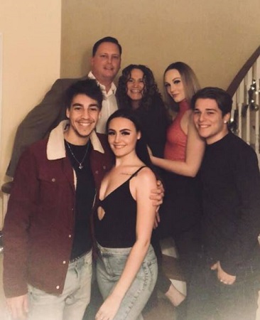 Dakota Taylor - Biography, Height, Age, Girlfriend, Family, Wiki & More 6 Dakota Taylor with family