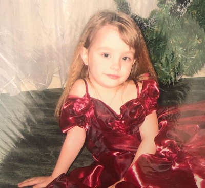 Dasha Taran Wiki, Height, Age, Boyfriend, Family, Biography & More 7 Dasha Taran childhood picture
