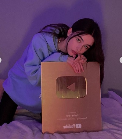 Dasha Taran Wiki, Height, Age, Boyfriend, Family, Biography & More 25 Dasha Taran with her gold play button