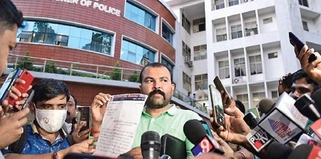 Dinesh Kallahalli (Activist) Wiki, Age, Wife, Caste, Family, Biography & More 14 Dinesh Kallahalli asks for gunman