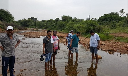 Dinesh Kallahalli (Activist) Wiki, Age, Wife, Caste, Family, Biography & More 11 Dinesh Kallahalli at cleaning river mission