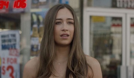 Elsie Hewitt Wiki, Height, Age, Boyfriend, Family, Biography & More 18 Elsie Hewitt in 'Turnt'