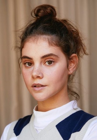 Elvira Camarrone Wiki, Height, Age, Boyfriend, Family, Biography & More 6 Elvira Camarrone modeling career