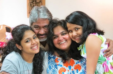 Faria Abdullah Wiki, Height, Age, Boyfriend, Family, Biography & More 11 Faria Abdullah with her dad Sanjay Abdullah, mom Kausar Sultana, and sister Inaya Abdullah