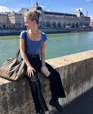Hadley Robinson Wiki, Height, Age, Boyfriend, Family, Biography & More 14 Hadley Robinson wiki