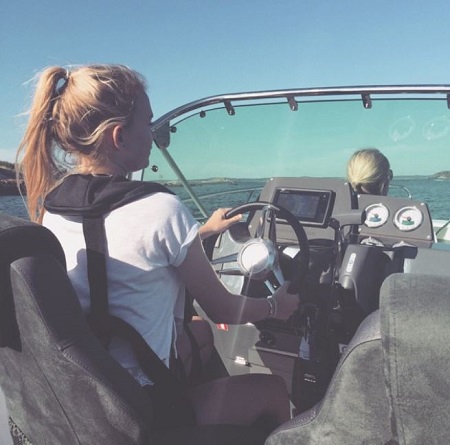 IamSanna doing boating in summer.