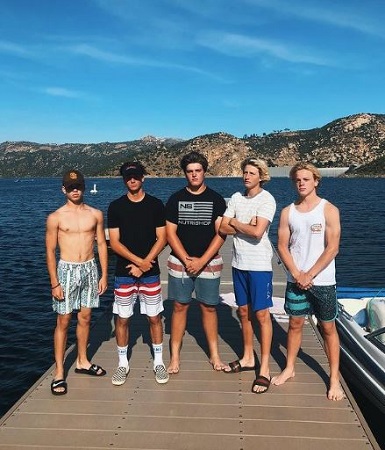 Jack Wright Wiki, Height, Age, Girlfriend, Family, Biography & More 5 Jack Wright and his buddies