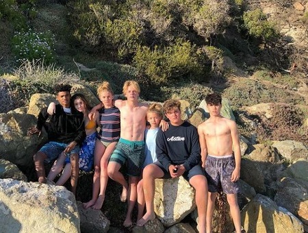 Jack Wright Wiki, Height, Age, Girlfriend, Family, Biography & More 11 Jack Wright with his friends