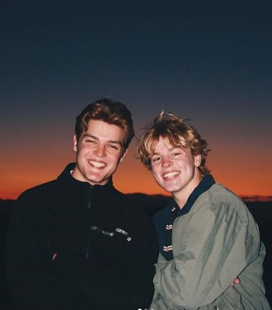 Jack Wright Wiki, Height, Age, Girlfriend, Family, Biography & More 2 Jack Wright with his twin brother James Wright
